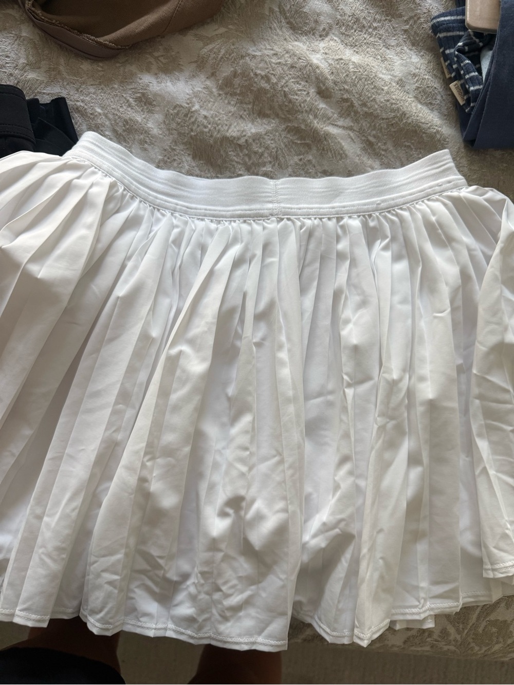Uniqlo White Pleated Mini Skirt